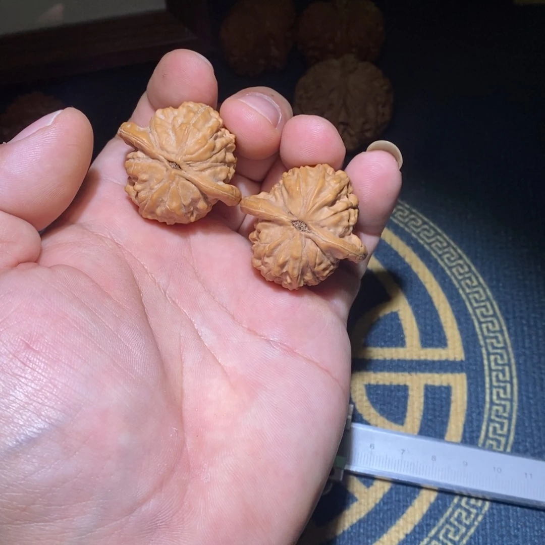 文玩核桃吊坠叫***又大红袍