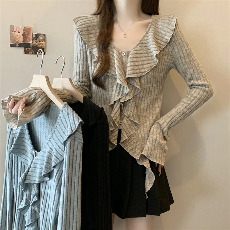 【主播福利】新款大码辣妹V领喇叭袖不规则荷叶边针织打底上衣8173