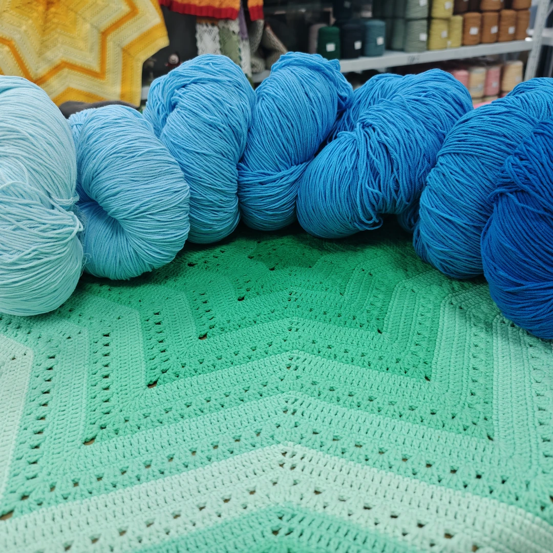 若羽蓝色渐变花束毯子线 （绞纱需要自己整理）