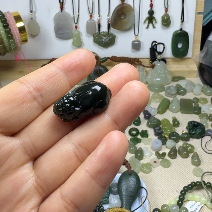 和田玉未镶嵌挂件