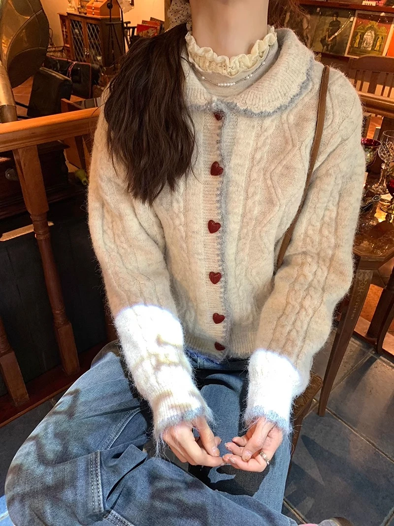 韩系秋冬撞色气质显瘦减龄百搭娃娃翻领爱心单排扣毛衣开衫