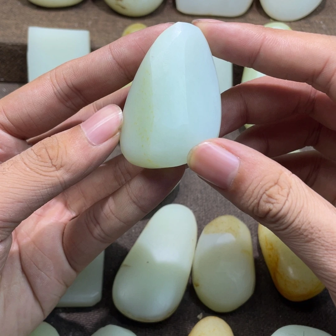 和田玉未镶嵌定制和田玉笑**切