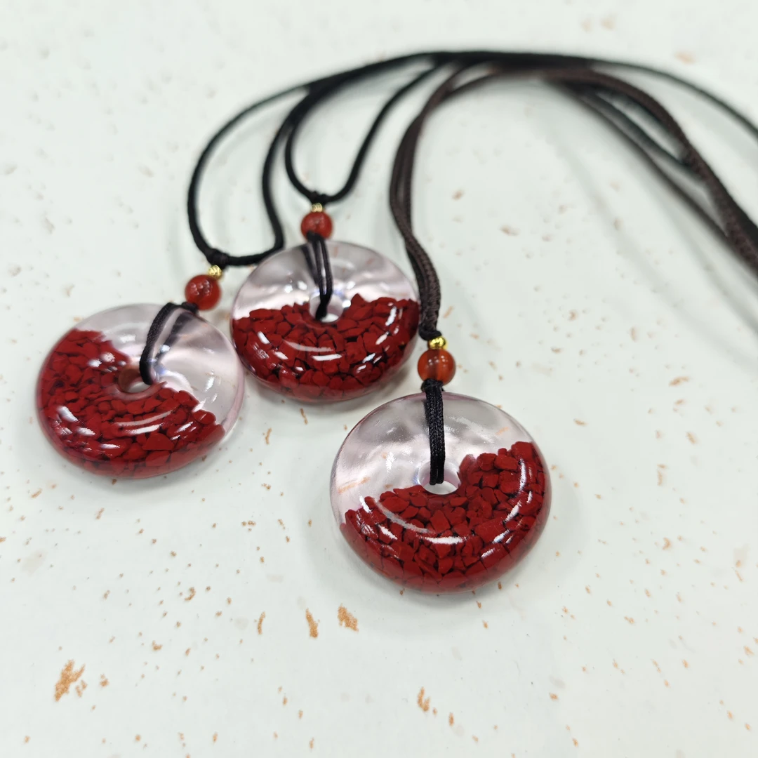 含辰砂工艺品朱砂晶体平安扣吊坠 多样性发一件 约2.8CM 7883DH