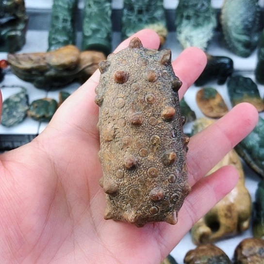 未镶嵌岫岩河磨玉（透闪石质玉）把件