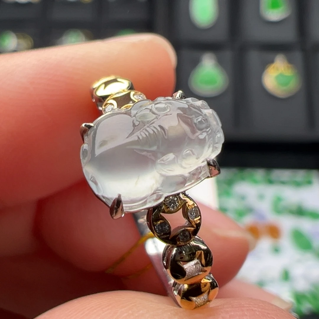 翡翠18K金镶嵌颈饰貔貅