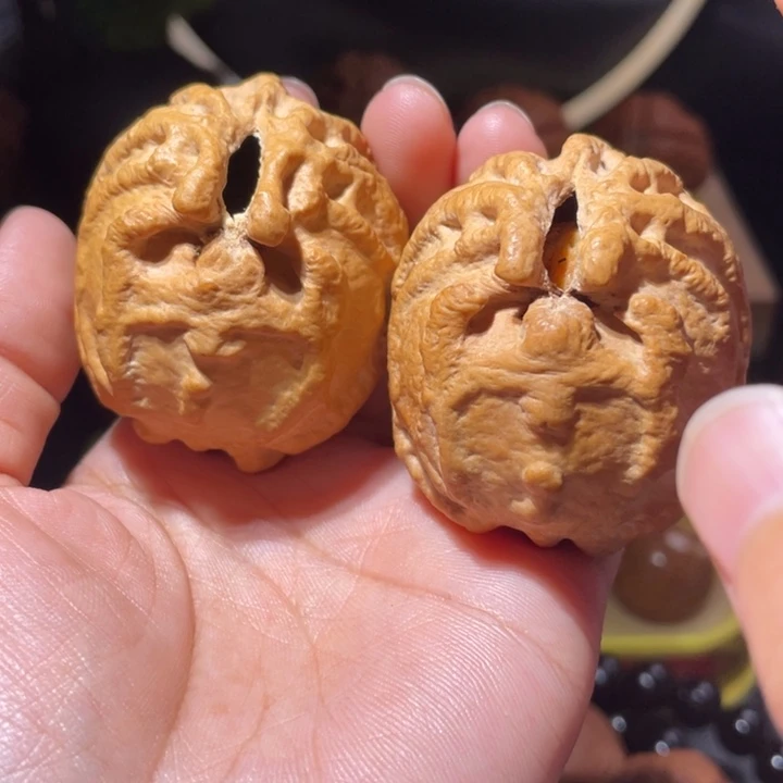 文玩核桃吊坠鬼脸核桃