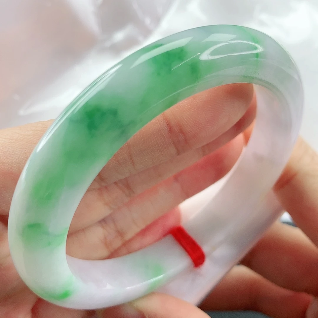 翡翠手镯未镶嵌，055