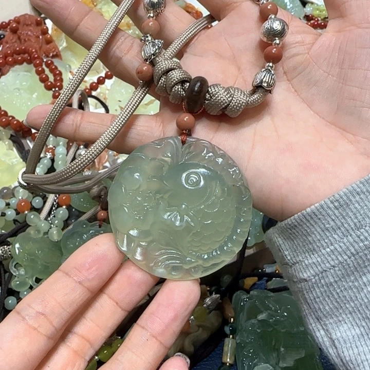 未镶嵌蛇纹石玉吊坠