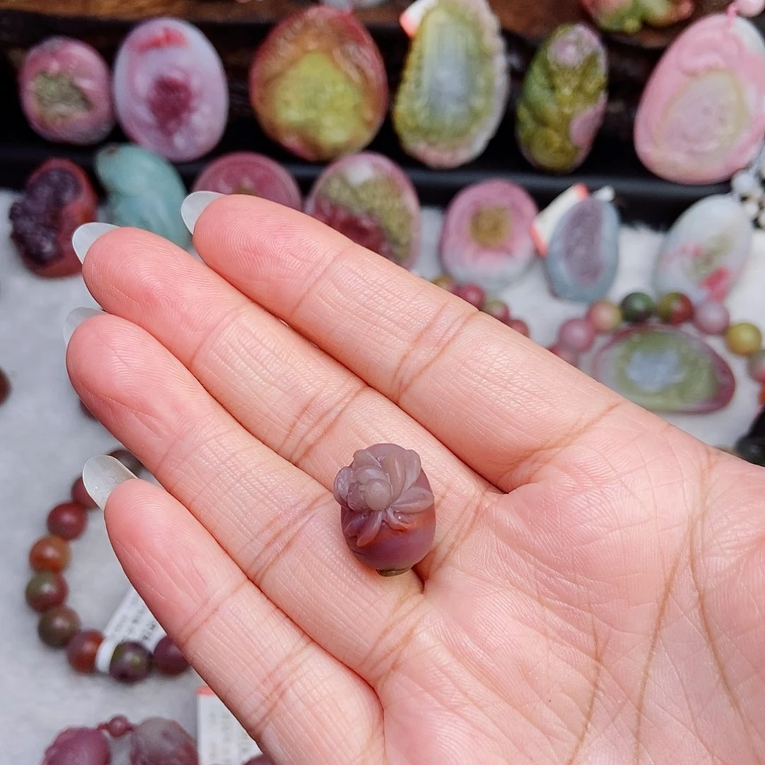 颈饰未镶嵌石英质玉（盐源）