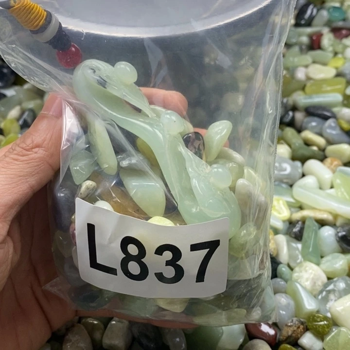 蛇纹石玉鱼缸石未镶嵌