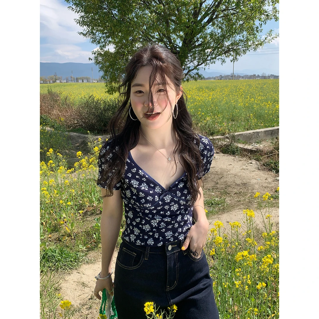 火火火【温柔交织】韩系碎花v领上衣T31652HH52