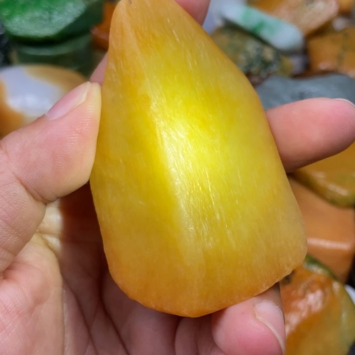 翡翠未镶嵌颈饰缅甸
