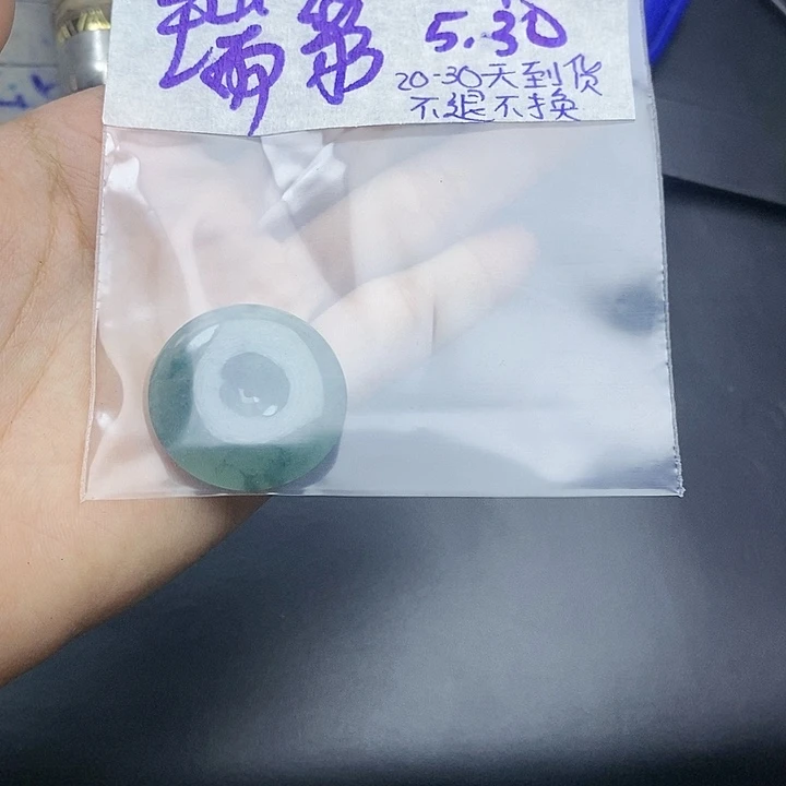 定制翡翠未镶嵌瑞**云拍衣服