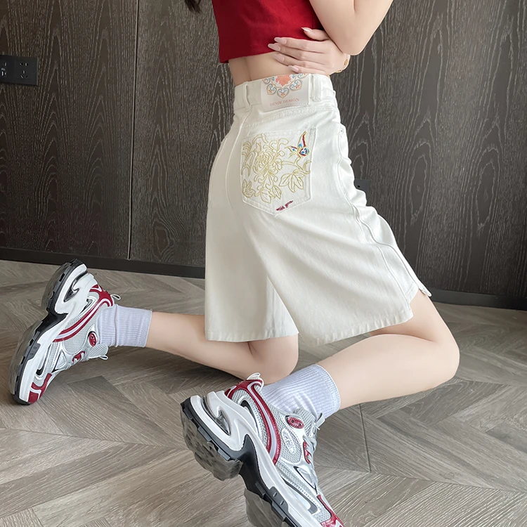 梦冷白色刺绣5分牛仔短裤女夏季侧边开叉国风绣花米白色五分裤子