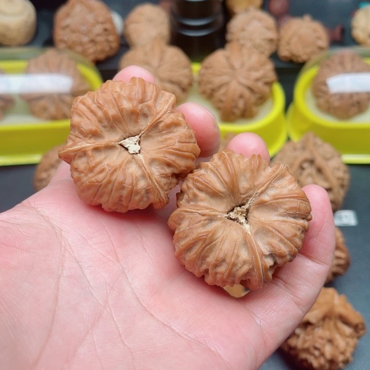把件文玩核桃平谷凹底三棱42×41×41