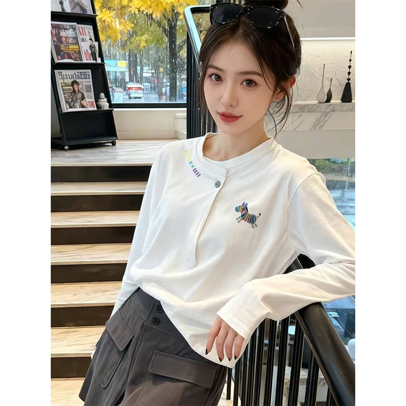 小众纽扣设计感时尚打底2025新款秋季白色正肩纯棉内搭长袖T恤女