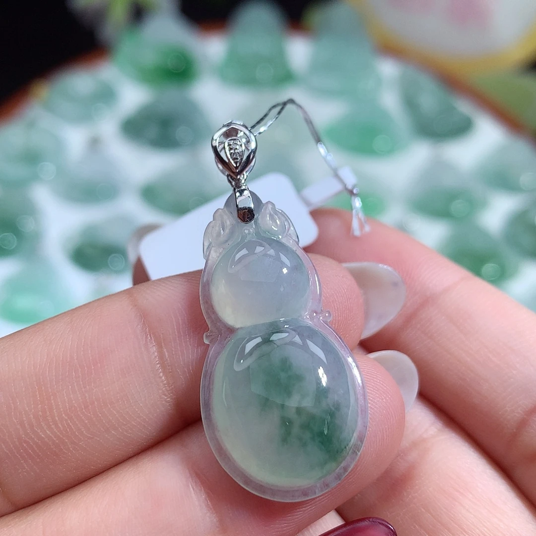 翡翠未镶嵌颈饰葫芦