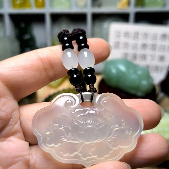 未镶嵌蛇纹石玉颈饰