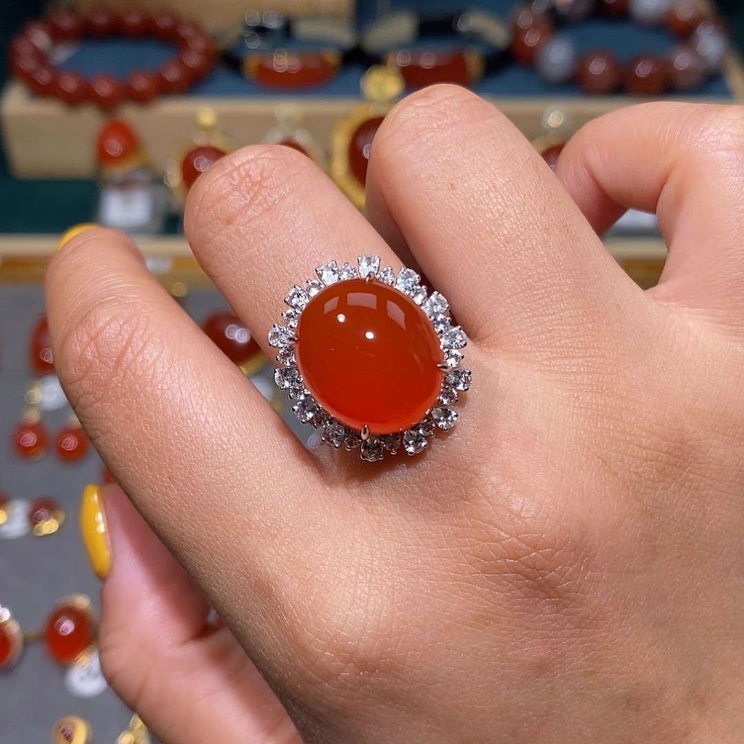 南红玛瑙18K金镶嵌戒指