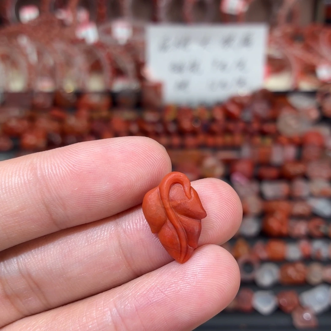 南红玛瑙未镶嵌颈饰金枝玉叶1