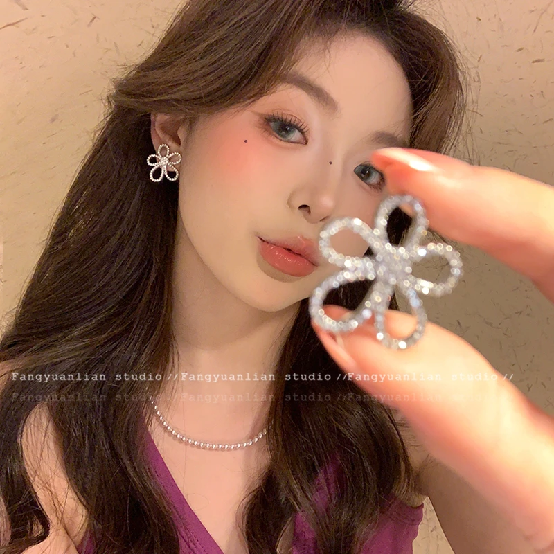 铜合金耳饰 不撞款设计 韩系银色花朵耳环女高级气质耳钉独特耳饰