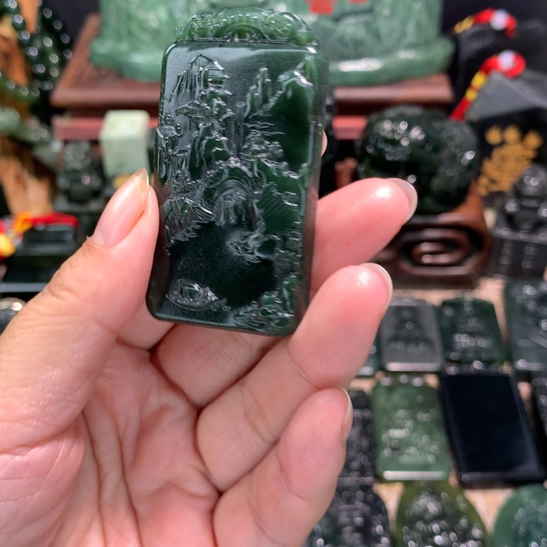二***猫泰山玉精品山水挂牌