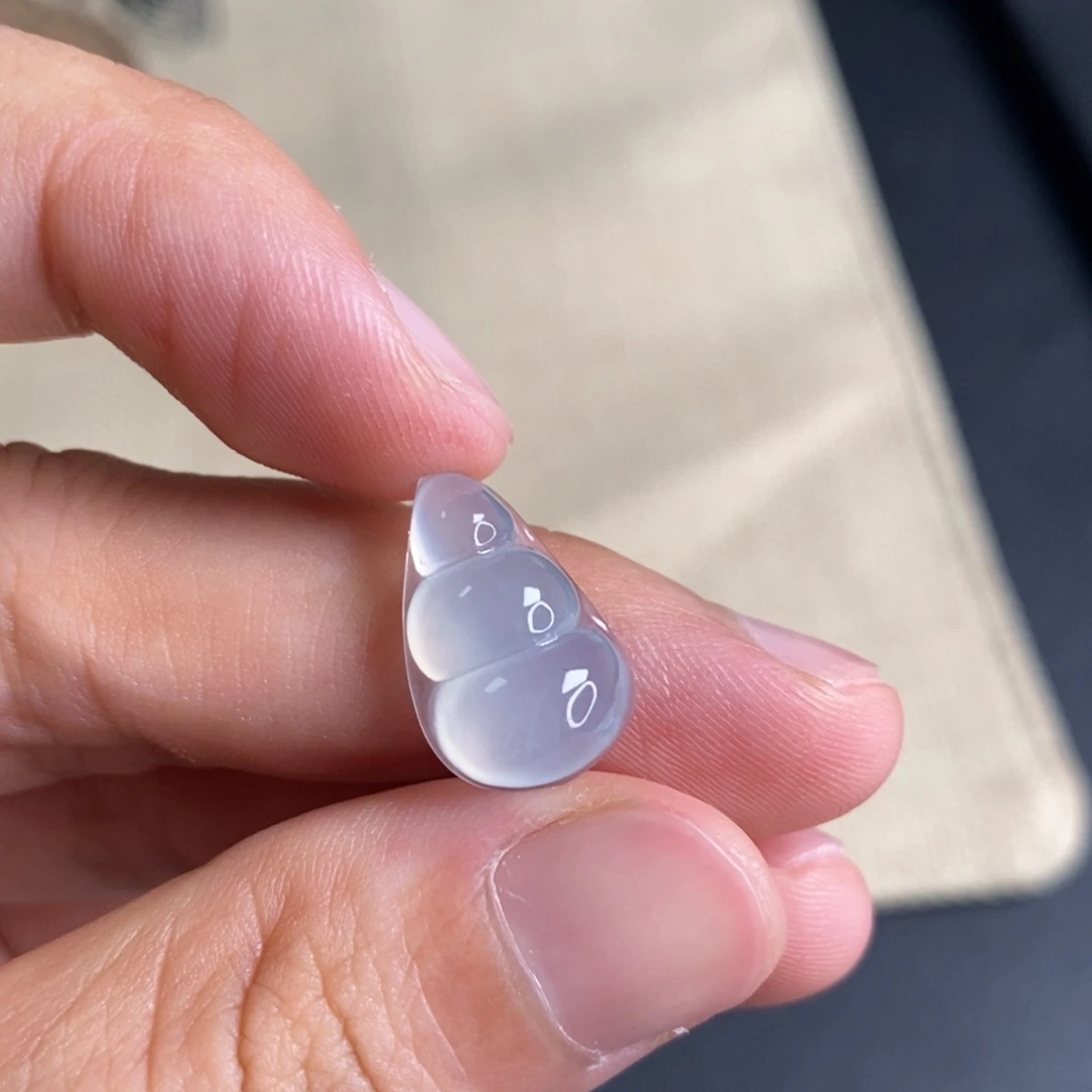 翡翠未镶嵌颈饰豆子