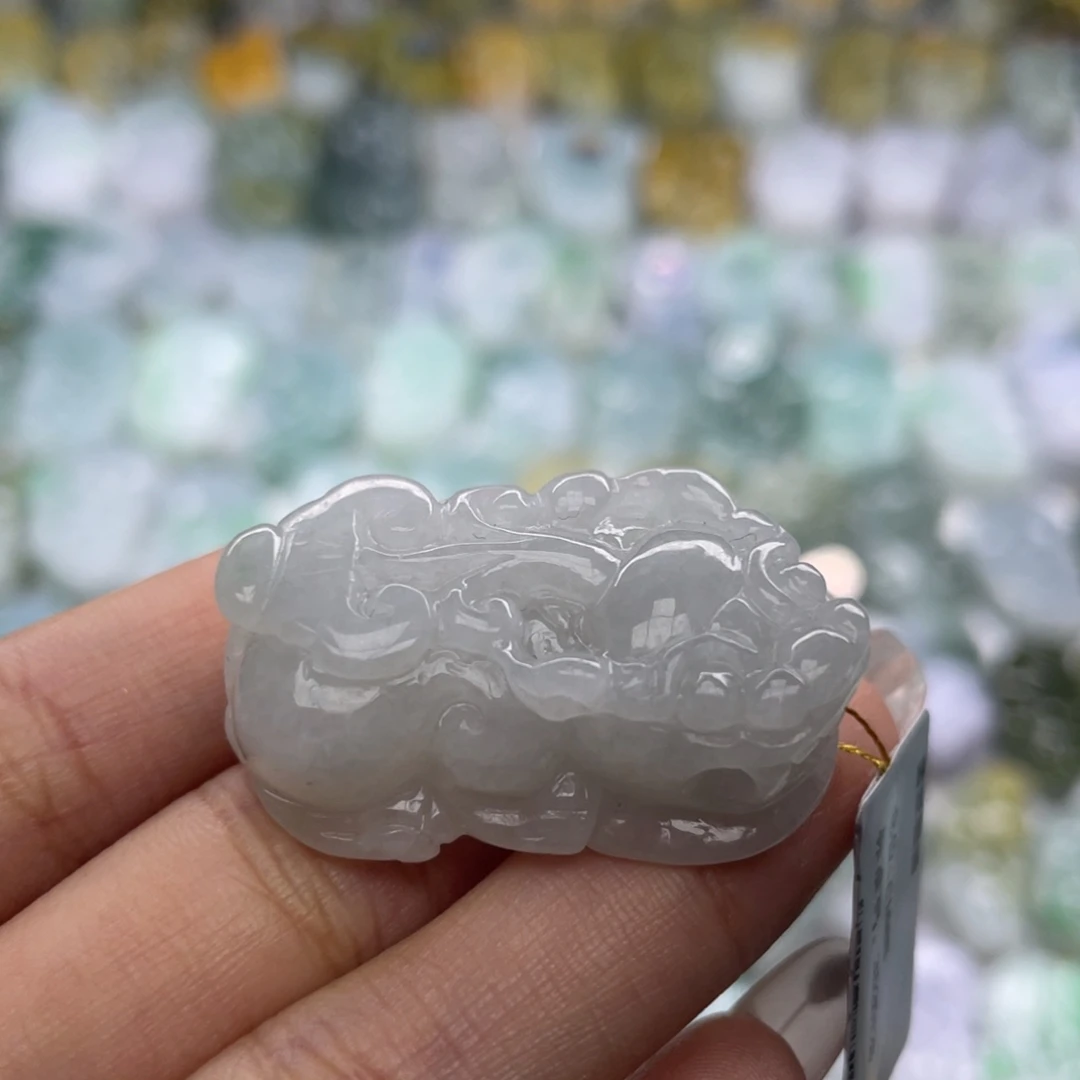 翡翠未镶嵌颈饰貔貅