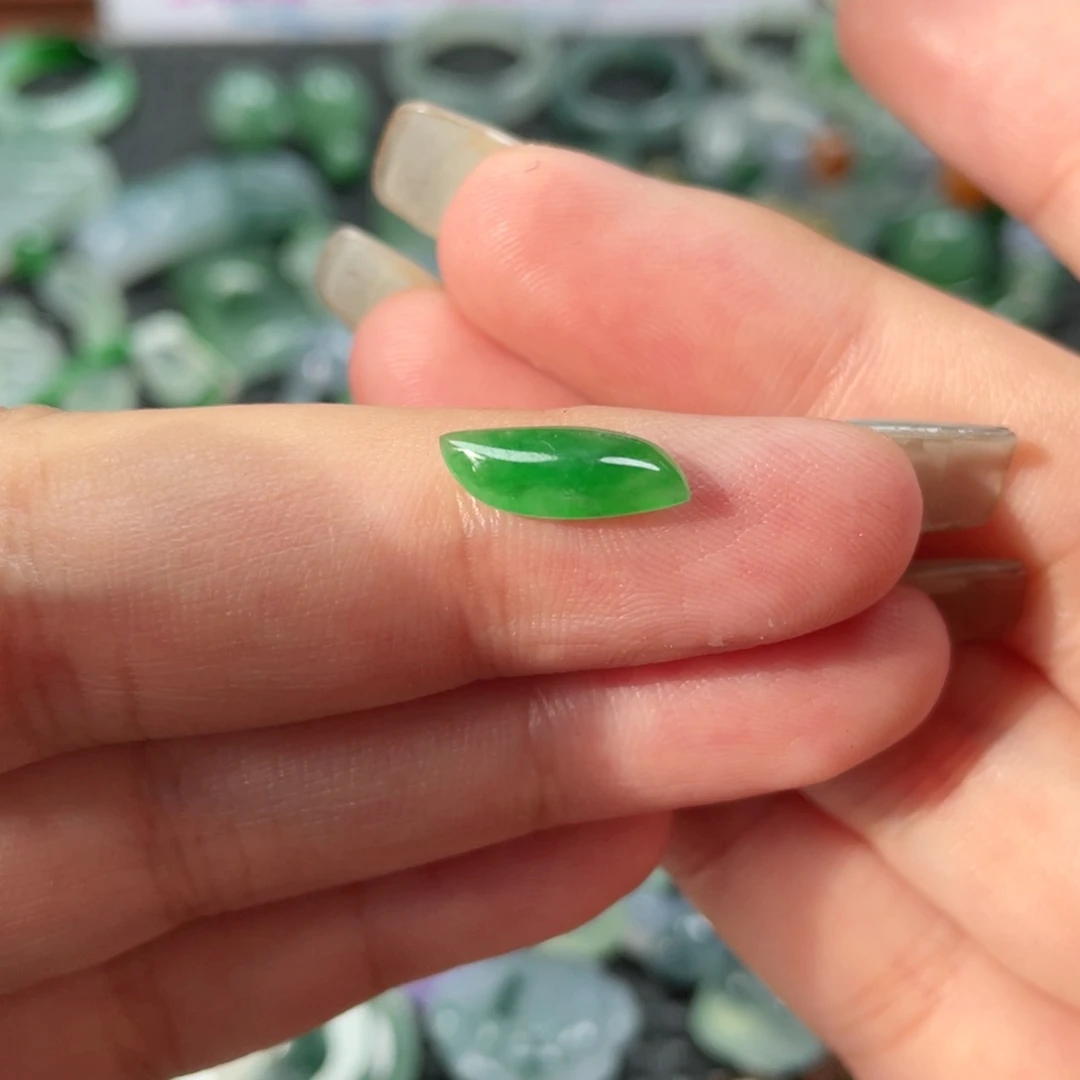 翡翠挂件未镶嵌   翡翠