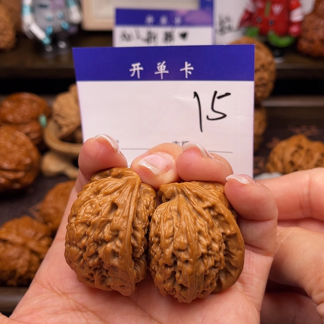 桃核吊坠白狮子半壁