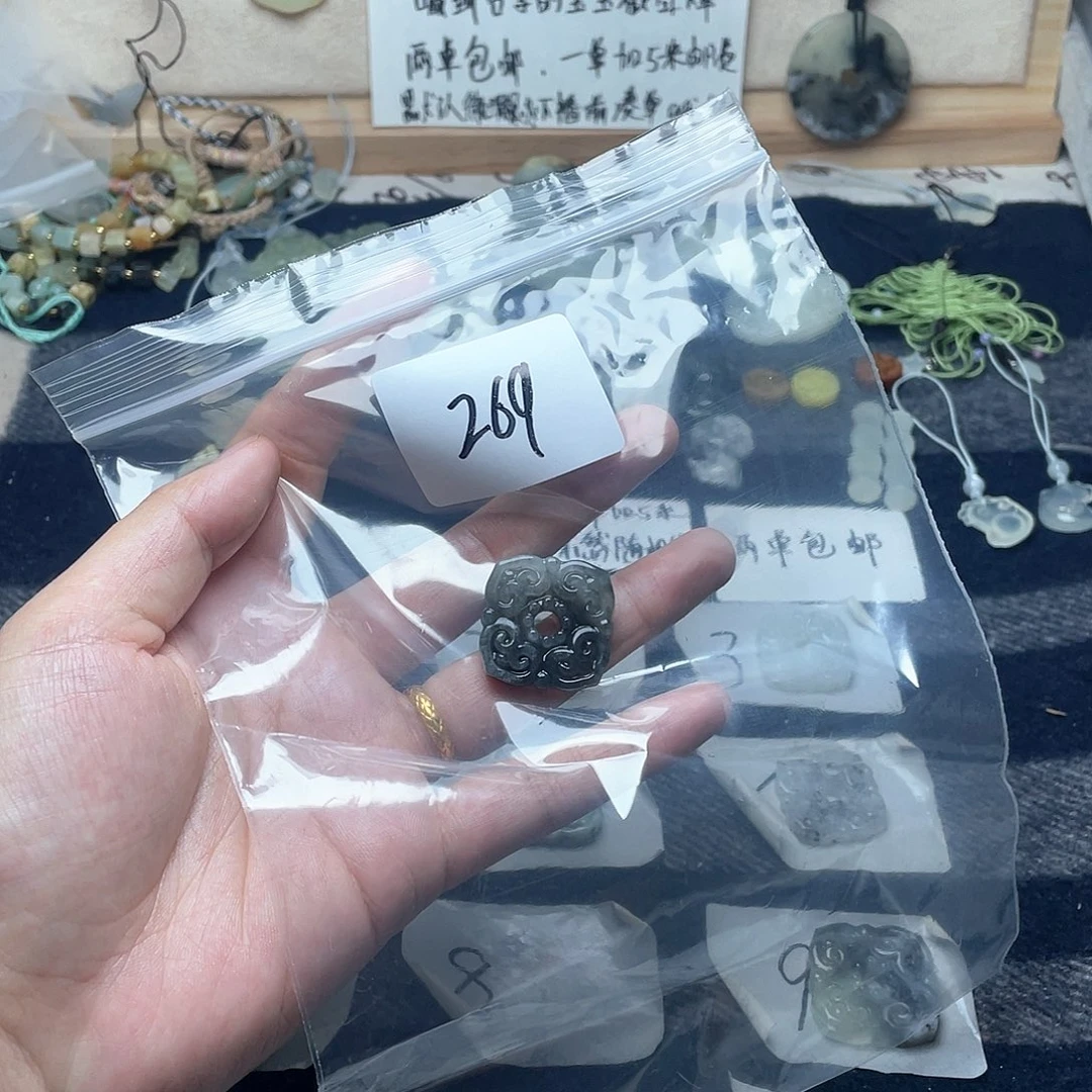 蛇纹石玉颈饰未镶嵌米*