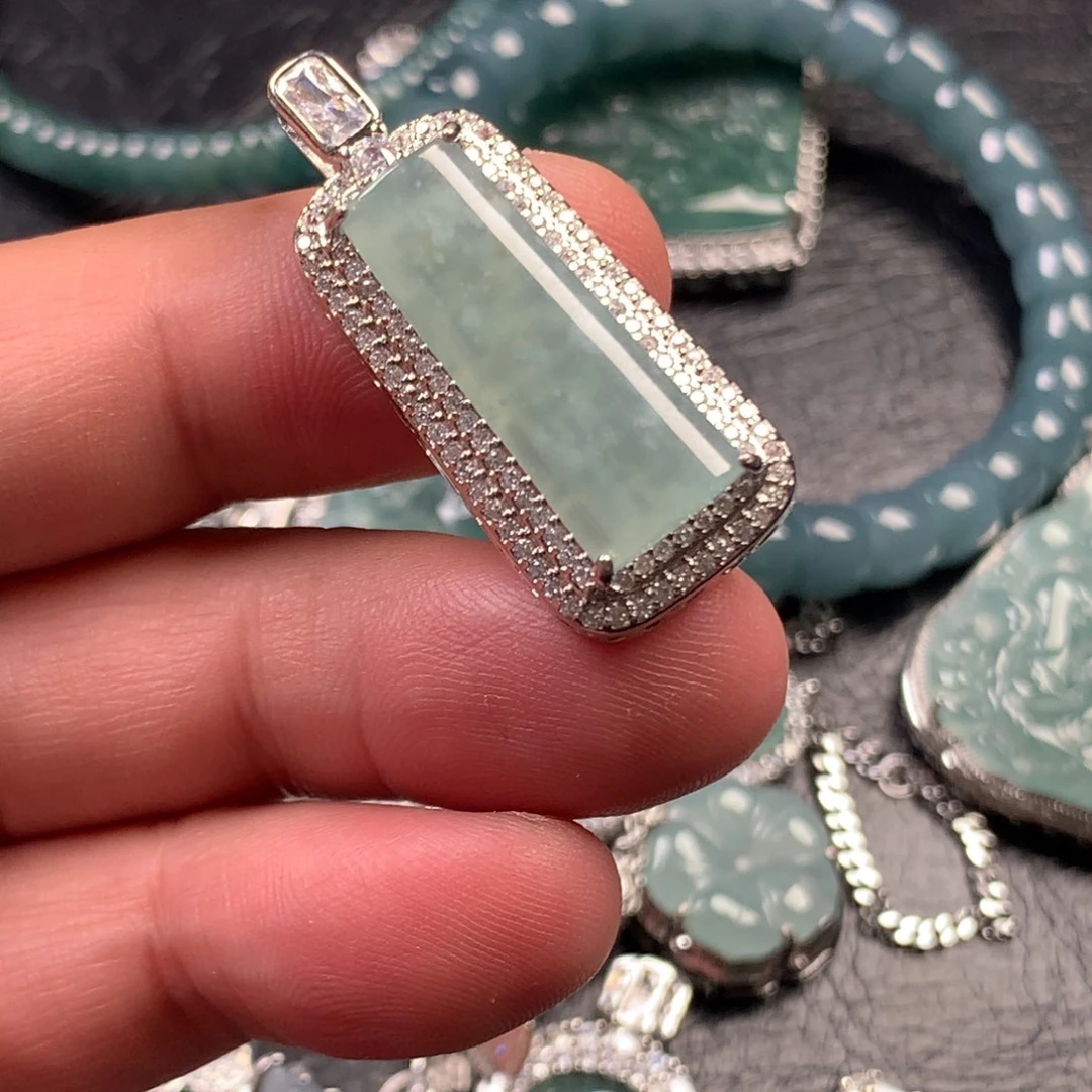 翡翠未镶嵌颈饰柱子无事牌