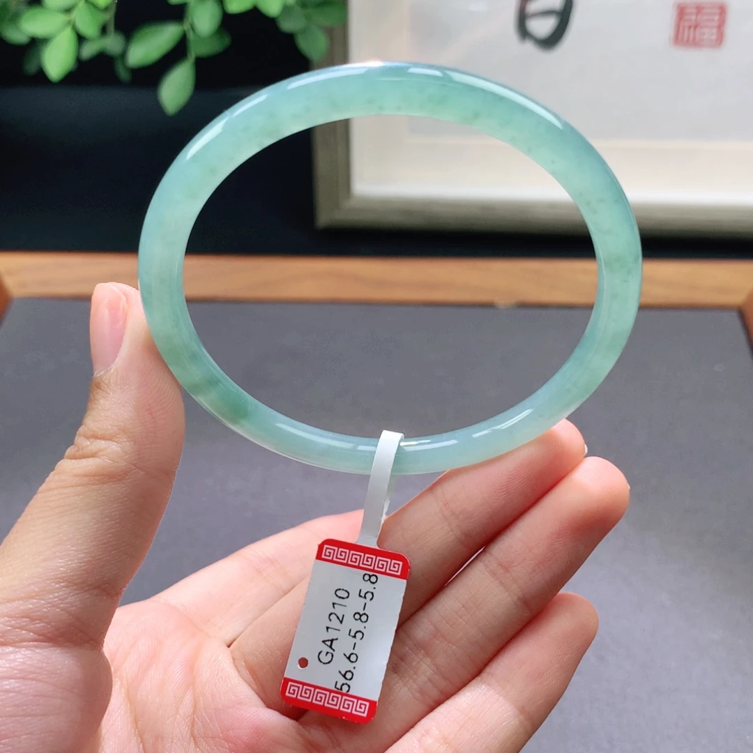 翡翠手镯未镶嵌天然翡翠手镯