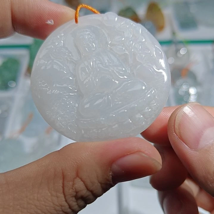 翡翠未镶嵌颈饰如来