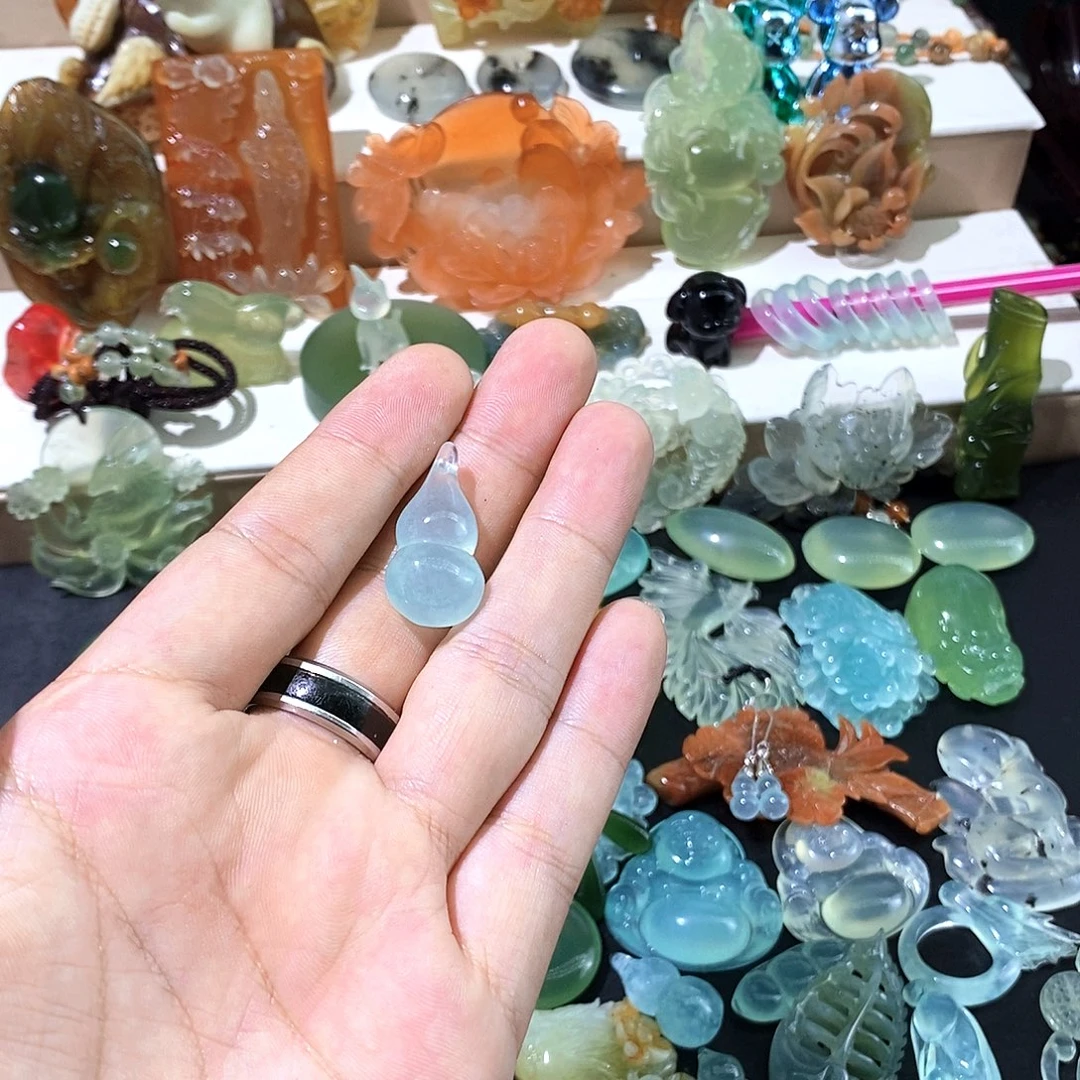 喵***咪蛇纹石玉合金颈饰