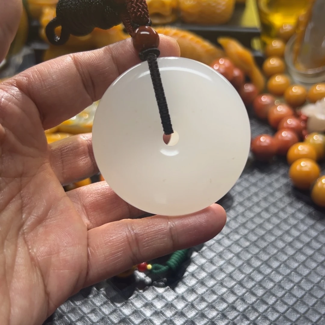 石英质玉未镶嵌颈饰