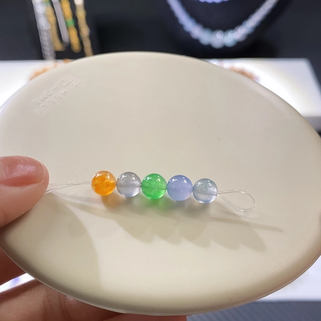 翡翠挂件未镶嵌一手珠珠