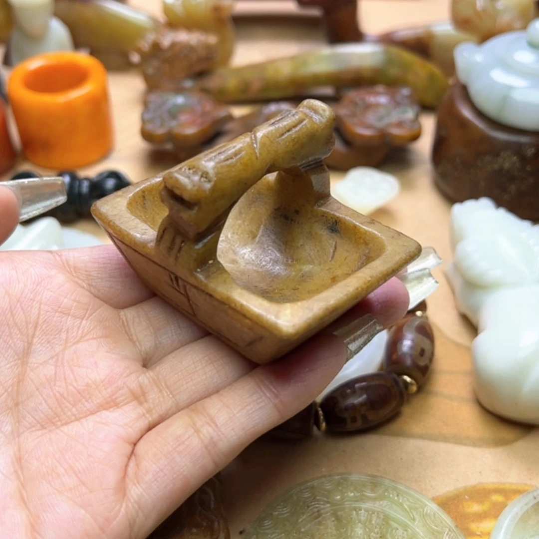 【闪购商品】蛇纹石玉颈饰未镶嵌