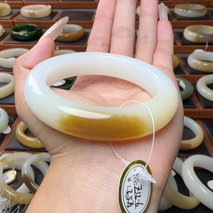 和田玉未镶嵌手镯金红糖白57.5