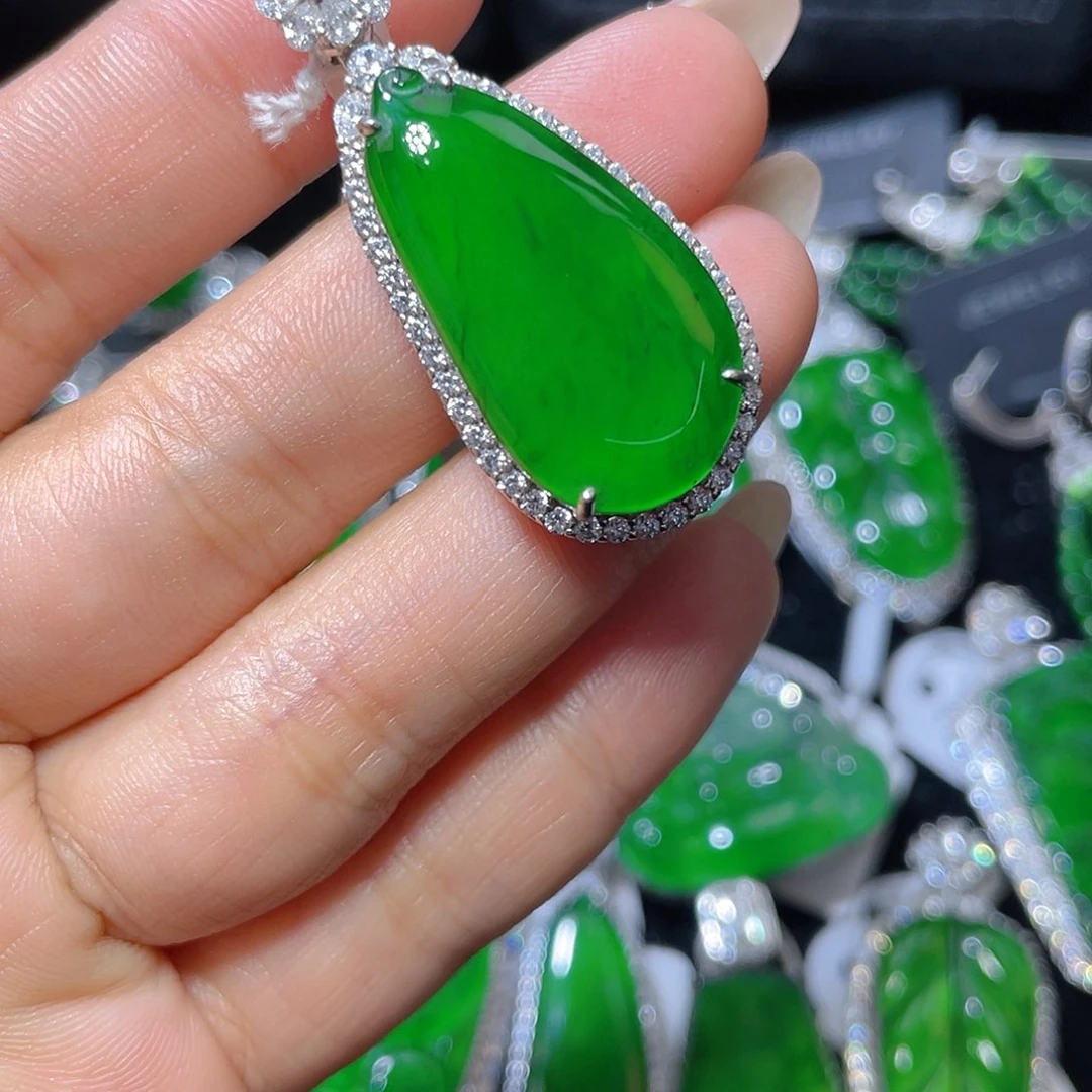 翡翠颈饰银S925镶嵌翡翠