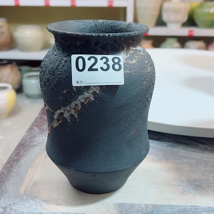 摆件陶瓷花瓶摆件口9 高29，0238