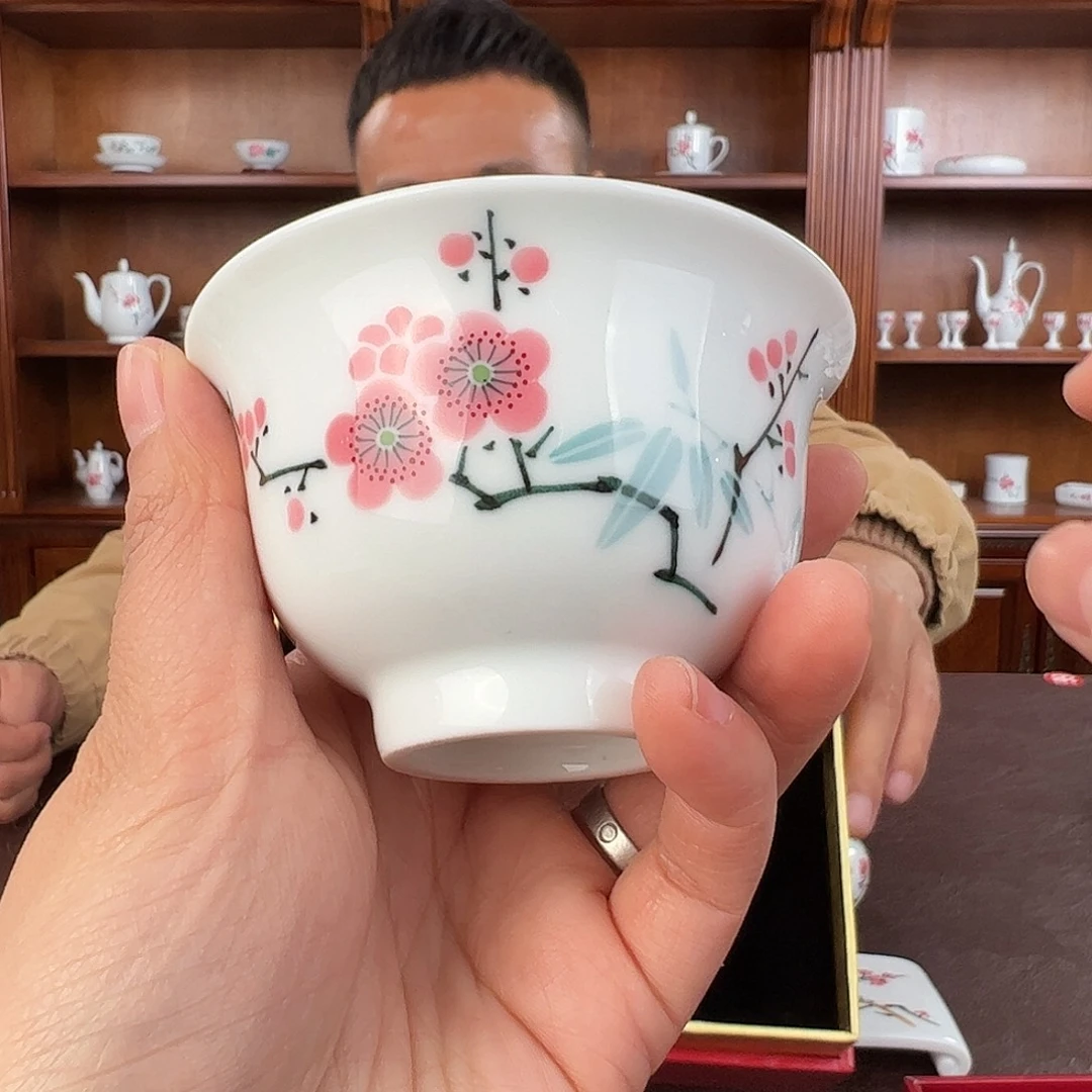 张***1瓷纪念版 红梅大压手杯