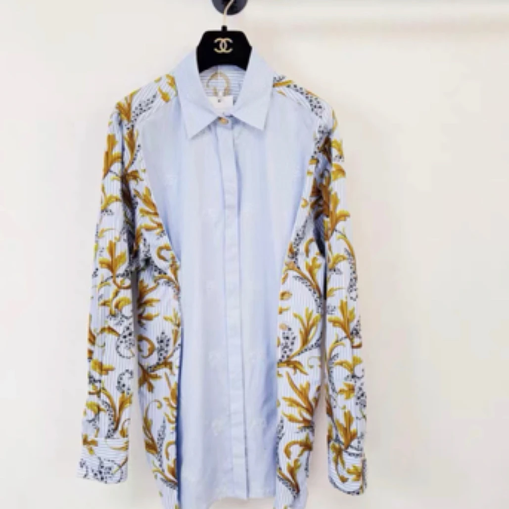 99新 VERSACE/范思哲 蓝色条纹衬衫/42码/A03373