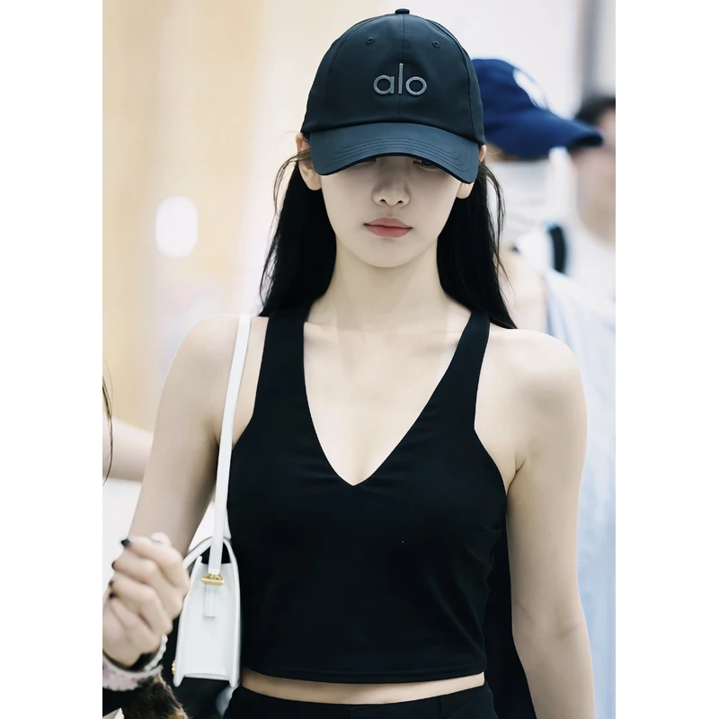 宁宁 jisoo智秀同款背心瑜伽运动休闲V领显瘦带胸垫打底衣