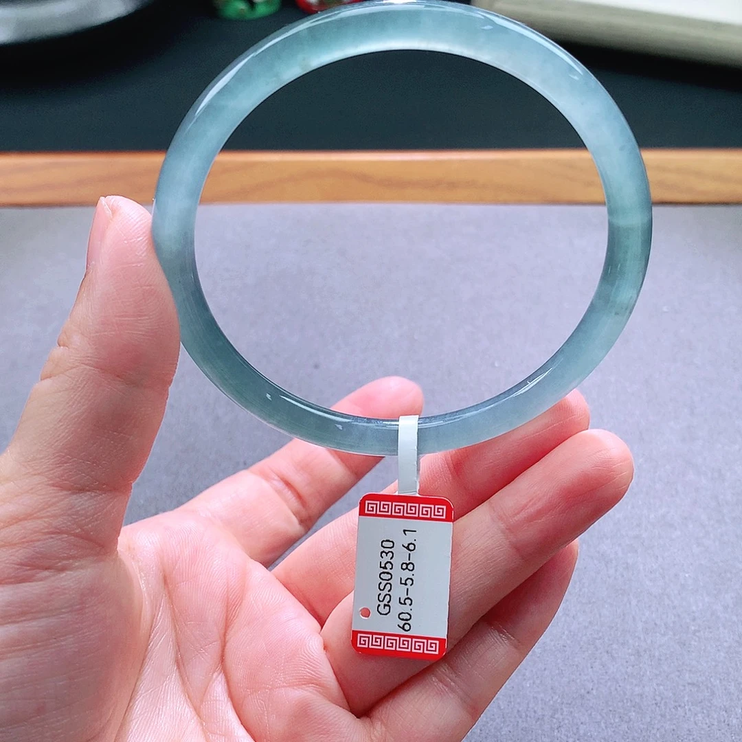 翡翠手镯未镶嵌天然翡翠手镯