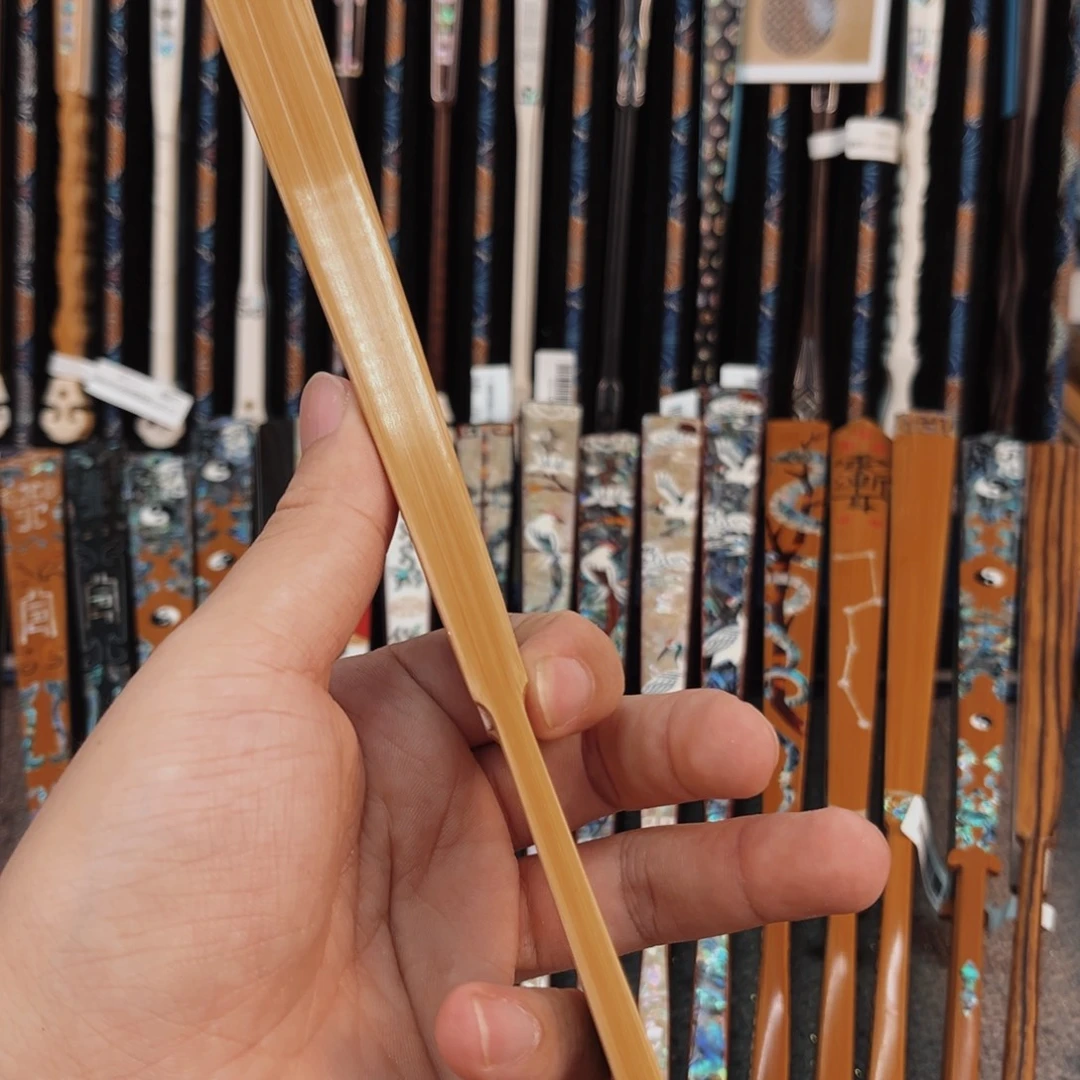 扇子纯手工制作工艺精湛