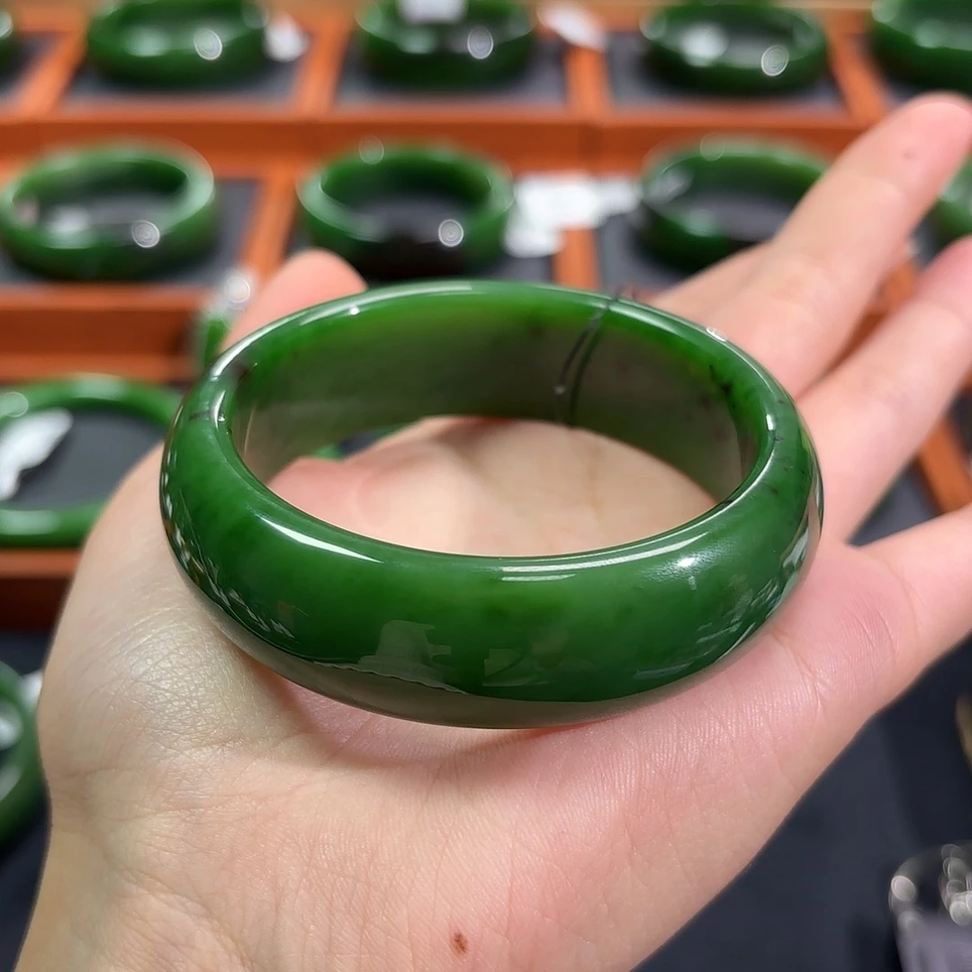 和田玉（碧玉）未镶嵌手镯红皮辣绿5556