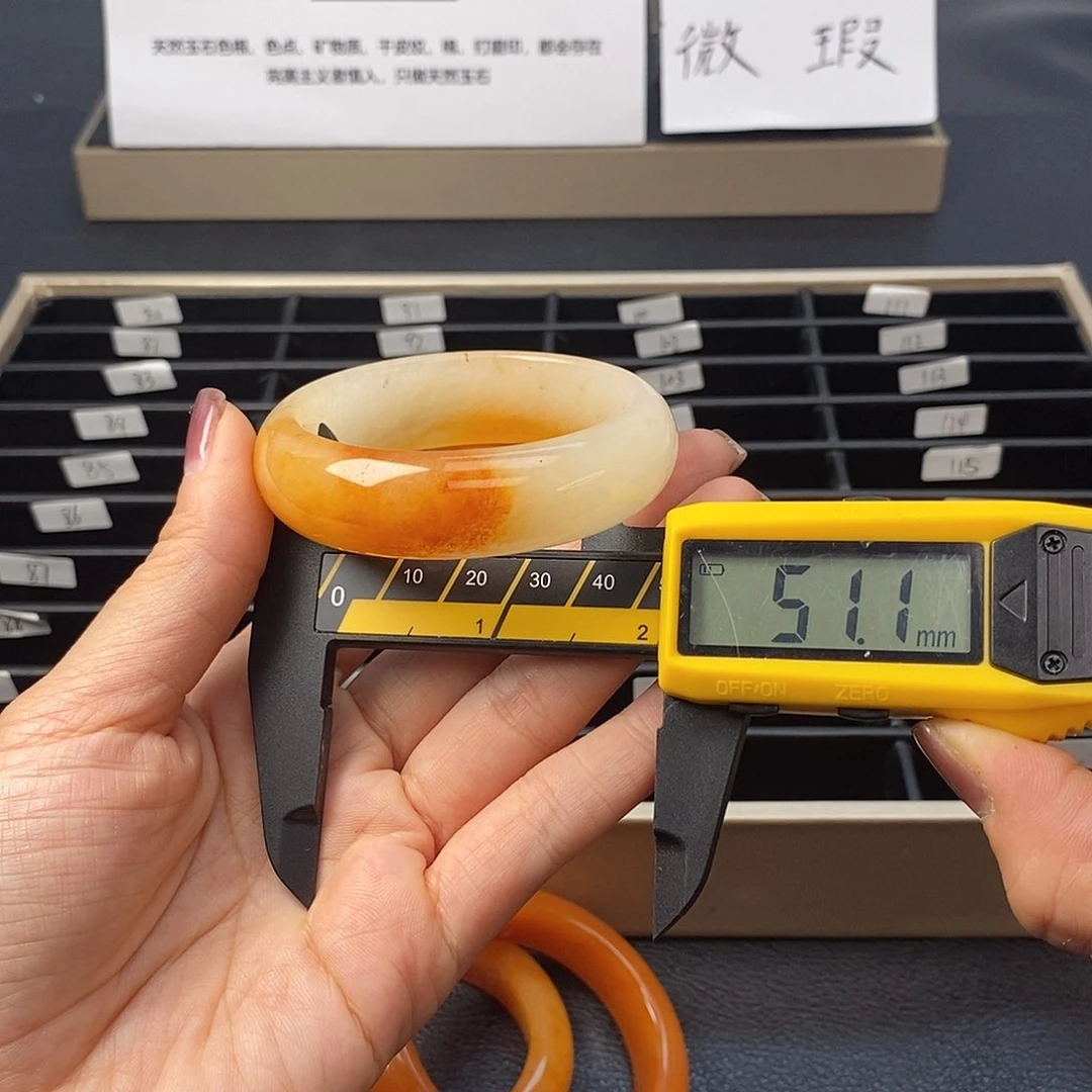 未镶嵌石英质玉（黄龙玉）手镯81号茄子山金沙老油红如血黄龙