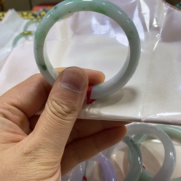 M***C翡翠未镶嵌手镯54