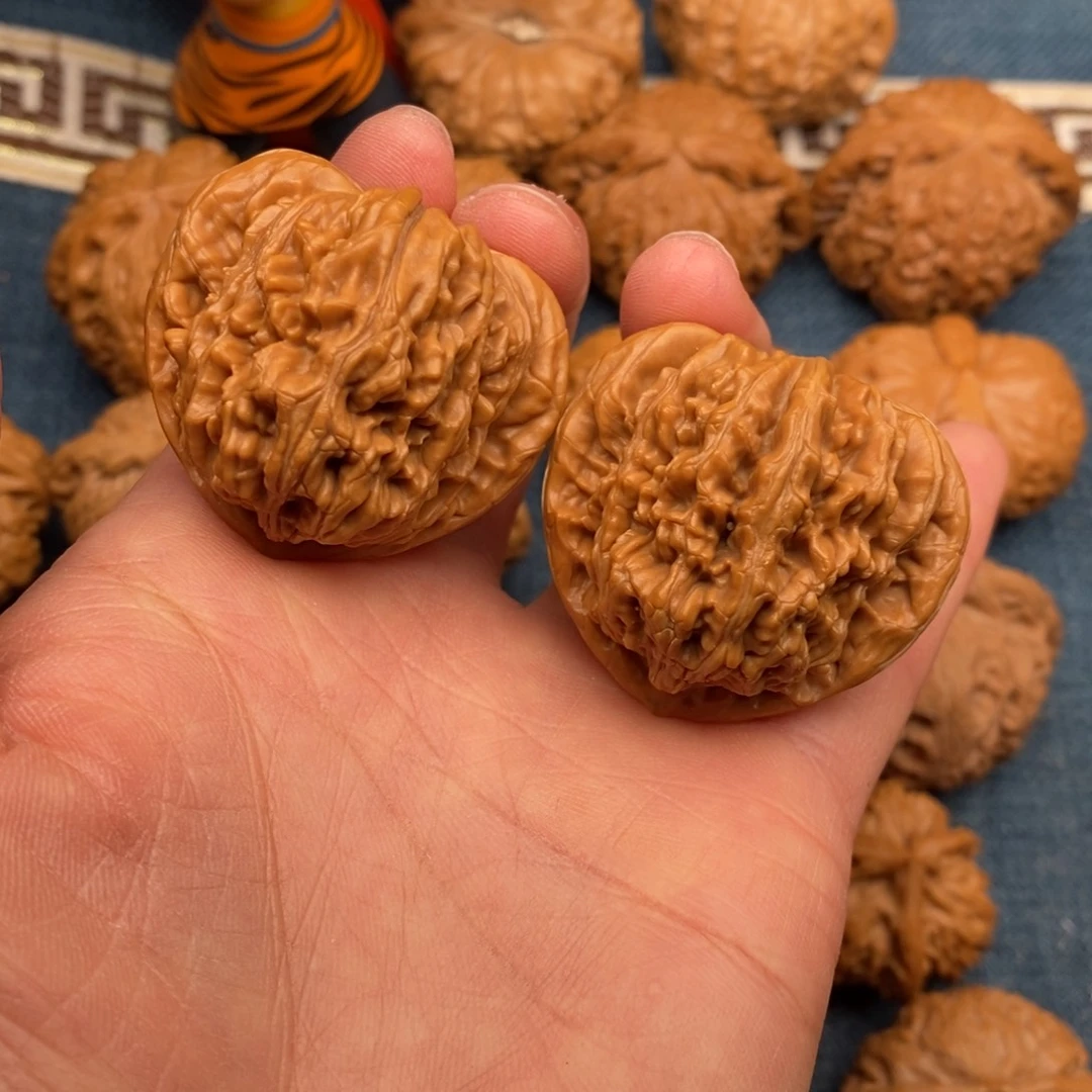 文玩核桃把件39桃心平谷楼